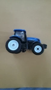 Ertl Die Cast Metal Toy Tractor - New Holland - Picture 1 of 4