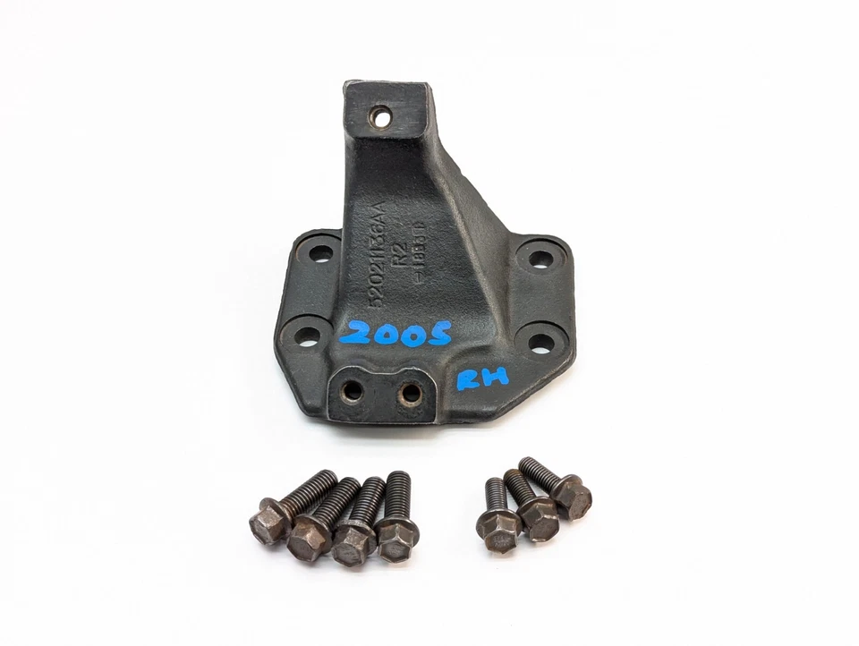 Right RH Engine Mount Bracket from 2005 Dodge Ram Cummins Diesel 5.9L 52021136AA Foto 1 de 4