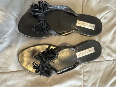 Sandálias pretas Manolo Blaik tamanho 7,5 - Imagem 1 de 4