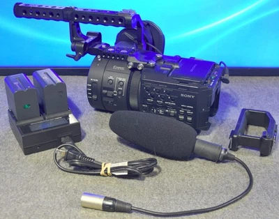 Sony NEX-FS700 R 4K Sensor NXCAM Super35 Camcorder Body + Accessories - Image 1 of 4