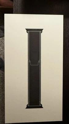 Apple Watch Trail Loop Ultra Banda 49 mm Negro/Carbón, Pequeño/Mediano Foto 1 de 4