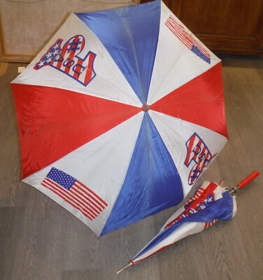 Par de paraguas vintage de EE. UU. #1 rojo blanco y azul con mango de madera P6652 Foto 1 de 3