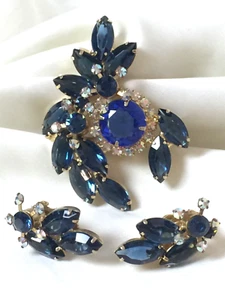 Stunning Vintage Gold Tone Blue Rhinestone AB Stone Pin Brooch Clip Earrings Set - Picture 1 of 9