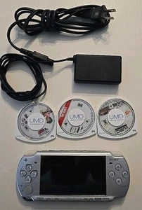 Sony PSP 2001 USA Console Silver With Charger & 3 Games MLB Tony Hawk WRC Tested - Picture 1 of 5