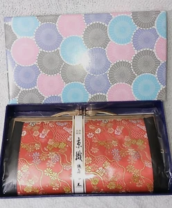 Japanische oder chinesische rote Seide Brokat bestickt Geldbörse Clutch 6 Zoll NEU im Karton - Bild 1 von 4