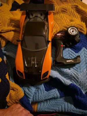 Jada Toys Fast & Furious Han’s Mazda RX-7 Drift RC Car 1/10 Scale 2.4Ghz Remote - Image 1 of 4