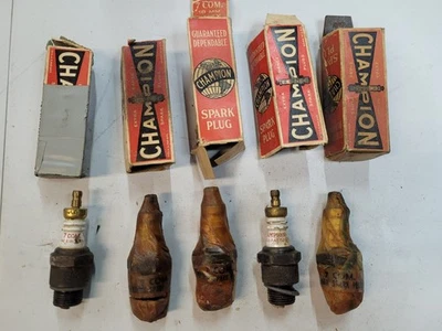 (5) Vintage NOS Champion 7 COM Spark Plugs with Original Boxes - Image 1 of 4