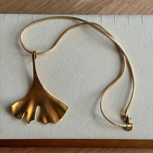 RLM Studio Robert Lee Morris Ginkgo Leaf Pendant with Cord Necklace Gold Tone - Picture 1 of 15