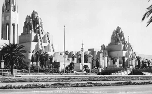 RPPC Elephant Gates San Francisco GGIE 1940 Expo Vintage Postcard - Picture 1 of 1