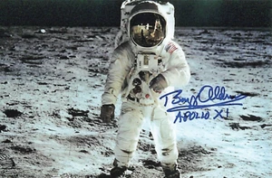 Buzz E. Aldrin UH Foto vom Original Autogramm #39 - Bild 1 von 1