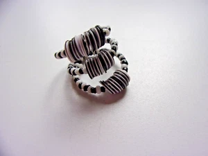 Black & White Beaded Fashion Ring Size 6 - Picture 1 of 5