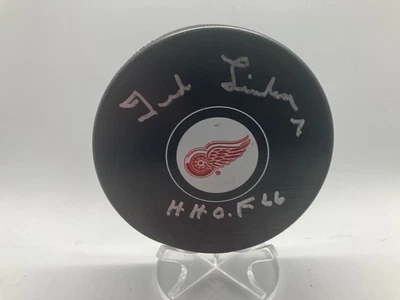 Сувенирная шайба с автографом Теда Линдси из Detroit Red Wings с надписью «H.O.F. 66" надпись - Изображение 1 из 2