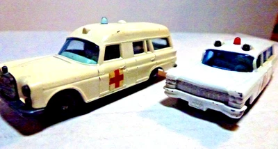 Lote de 2 ambulancia diecast Matchbox Lesney años 60: Mercedes-Benz/S&S Cadillac Foto 1 de 4