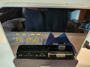 Philips Dc315/37 Altoparlante per 30 pin Ipod/iphone LED Radio Orologio (NERO) - Foto 1 di 2