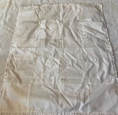 Manta de bebé Carter's Sweet Daisy blanca retazos edredón flor cuadrado satinado Foto 1 de 4