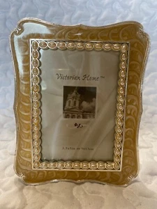 Vintage Victorian Home Faux Pearl & French Vanilla Enamel 3.5x5 Photo Frame - Picture 1 of 2