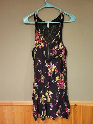 Kirra Floral Dress Size Large Foto 1 de 2