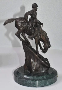 Escultura de bronce Frederic Remington "Mountain Man" sobre base de mármol verde 10" - Imagen 1 de 10