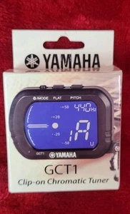 Sintonizador cromático con clip Yamaha GCT1 cuerdas de guitarra batería nueva + selección de guardabarros - Imagen 1 de 3