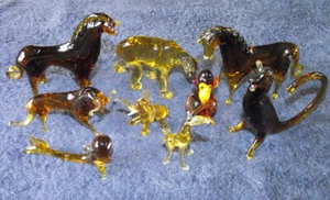 A Menagerie of Small Stylised Glass Animals - Picture 1 of 4