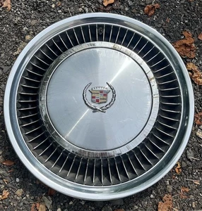 One (1) 1975-1979 Cadillac Fleetwood 15" Wheel Cover Hubcap Seville Deville OEM - Picture 1 of 8
