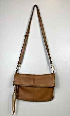 Bandolera de cuero marrón con pliegue sobre la parte superior y forro floral LUCKY BRAND - defectuosa Foto 1 de 4