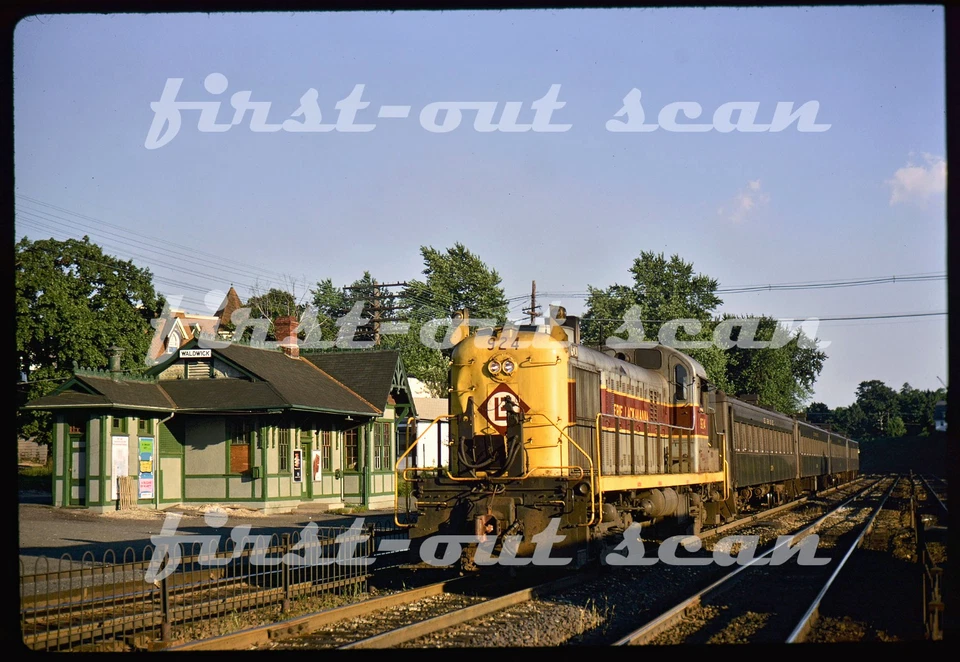 Diapositiva F Original - Erie Lackawanna EL 924 ALCO Action Waldwick NJ Depot 1968 Foto 1 de 1