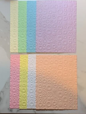 JUEGO DE 8 HOJAS FRENTES DE TARJETAS DE CARTULINA ESTAMPADA EN RELIEVE "Puntos y Puntos" Foto 1 de 2