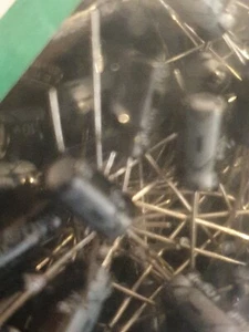 Condensateur chimique Radial 100uF 100µF 10V 105°C - Picture 1 of 1