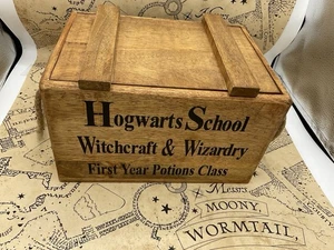 Retro Collections Harry Potters Hogwarts School Wooden Storage Box - Picture 1 of 3