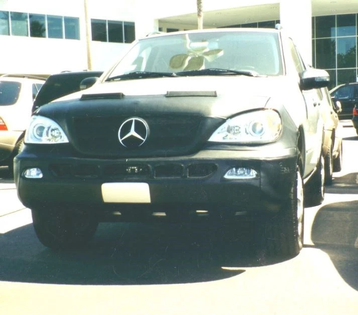 Colgan Front End Mask Bra 2pc. Fits Mercedes-Benz ML320 W/Lic.Plate 2002-2003 - Image 1 of 1
