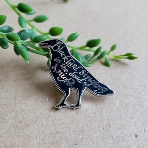 The Beatles Enamel pin badge - Blackbird singing in the dead Metal Pin Gift - Picture 1 of 1