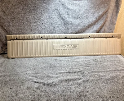 Placa de apoyo alfombrilla trasera gris Lexus LX470: LG10 70104-87020 1998-2007 OEM Foto 1 de 4