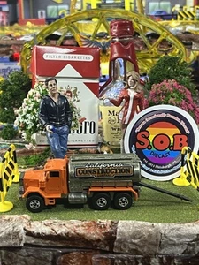 Hot Wheels Blackwalls 1979 Peterbilt California Construction Semi Truck EX Cond - Picture 1 of 11