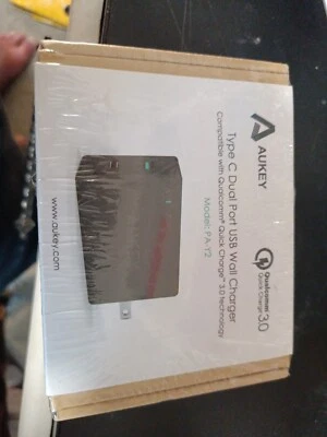 Cargador de pared USB deportivo doble Aukey tipo C Foto 1 de 4