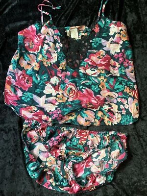 Conjunto de lencería vintage Victoria’s Secret seda satinado floral cami y panty Foto 1 de 4