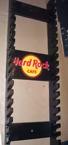 Estante de exhibición de baquetas Hard Rock Café tiene capacidad para 20 pares de palos negro - Imagen 1 de 5