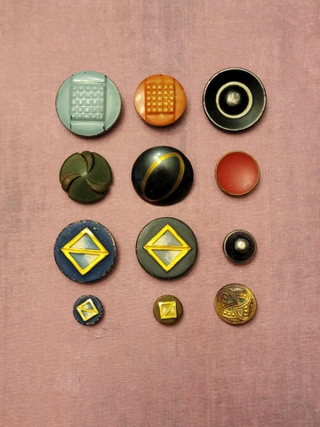 Antique Lot Painted Metal Buttons & Tight Top Celluloid Buttons Excellent Color Cover