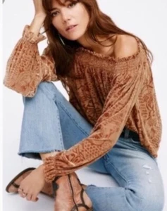 Top Free People A Little Twist Terciopelo Hombro Descubierto Dorado Beige Mujer Pequeño Usado en Excelente Condición - Imagen 1 de 8