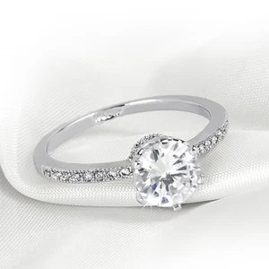 ANILLO DE COMPROMISO DE CORTE REDONDO SIMULADO DE 1,25 QUILATES ENCHAPADO EN ORO BLANCO TALLA 5-9 - Imagen 1 de 6