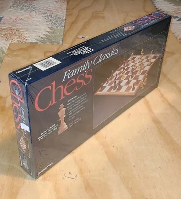 New: 1991 Vintage Pressman Staunton Chess Set with 2.5/8 in King - Image 1 of 2
