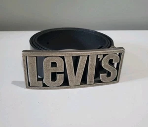 Vintage LEVI'S schwarzer Gürtel silberfarbene Schnalle Logo Buchstaben abgenutzt Leder XL - Bild 1 von 16
