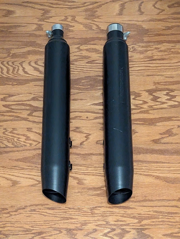 Silenciador de escape Harley Davidson Road Glide 2024 - OEM excelente estado Foto 1 de 4