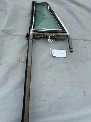 MERCEDES BENZ W111 220SE 250SE 280SE CUPÉ, PUERTA LATERAL DERECHA VENTILACIÓN VENTANA Foto 1 de 4