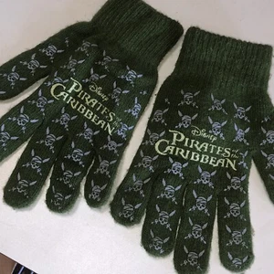 DISNEY PIRATES OF CARIBBEAN GREEN GLOVES WARM BOYS/GIRLS Preowned - Picture 1 of 7