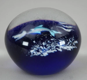 VINTAGE Art Glass Ball Paperweight Sea Life Aquarium Dark Navy Blue Ocean Fish - Picture 1 of 3
