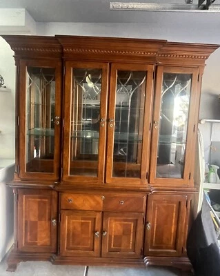ARMARIO CHINA CON CASQUILLO (usado/excelente/RECOGIDA LOCAL) Foto 1 de 4