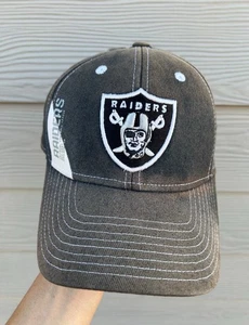 Sombrero Oakland Raiders punto blanco negro con tirantes usado desgastado descolorido - Imagen 1 de 11