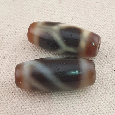 Lot of 2 Vintage Himalayan Dzi Agate Beads Eye & Chain Link Pattern Amulets - Image 1 of 4