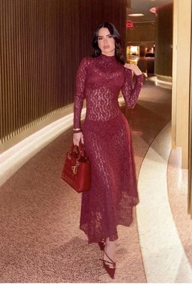 VESTIDO ZARA MUJER SS25 ENCAJE TRANSPARENTE MIDI BORGOÑA NUEVO CON ETIQUETAS | 4813/318 TALLA S-M Foto 1 de 4